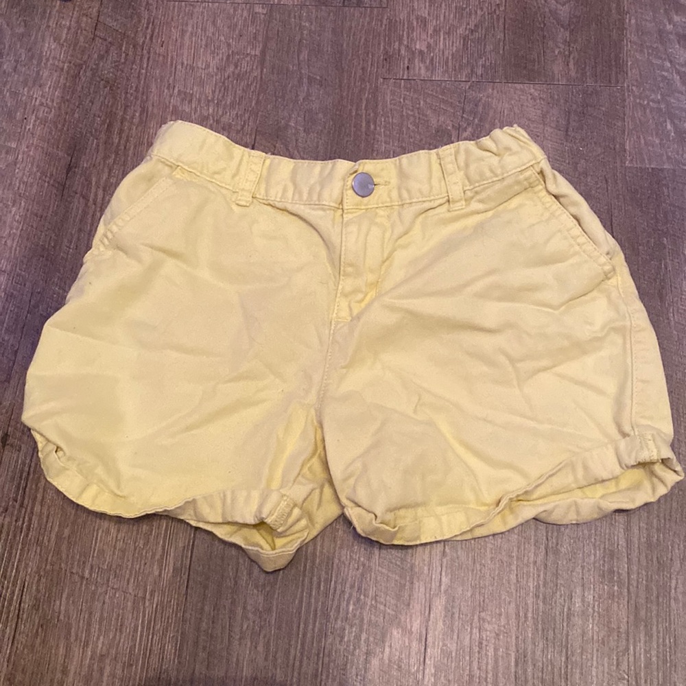 Place yellow jean shorts.